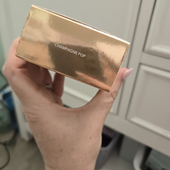 Becca glow dust highlighter champagne pop - Picture 3 of 5